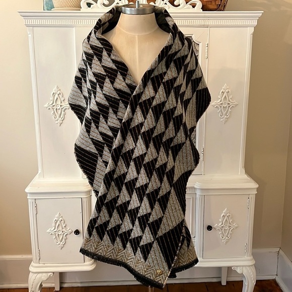 Anne Klein Wrap - Picture 1 of 6